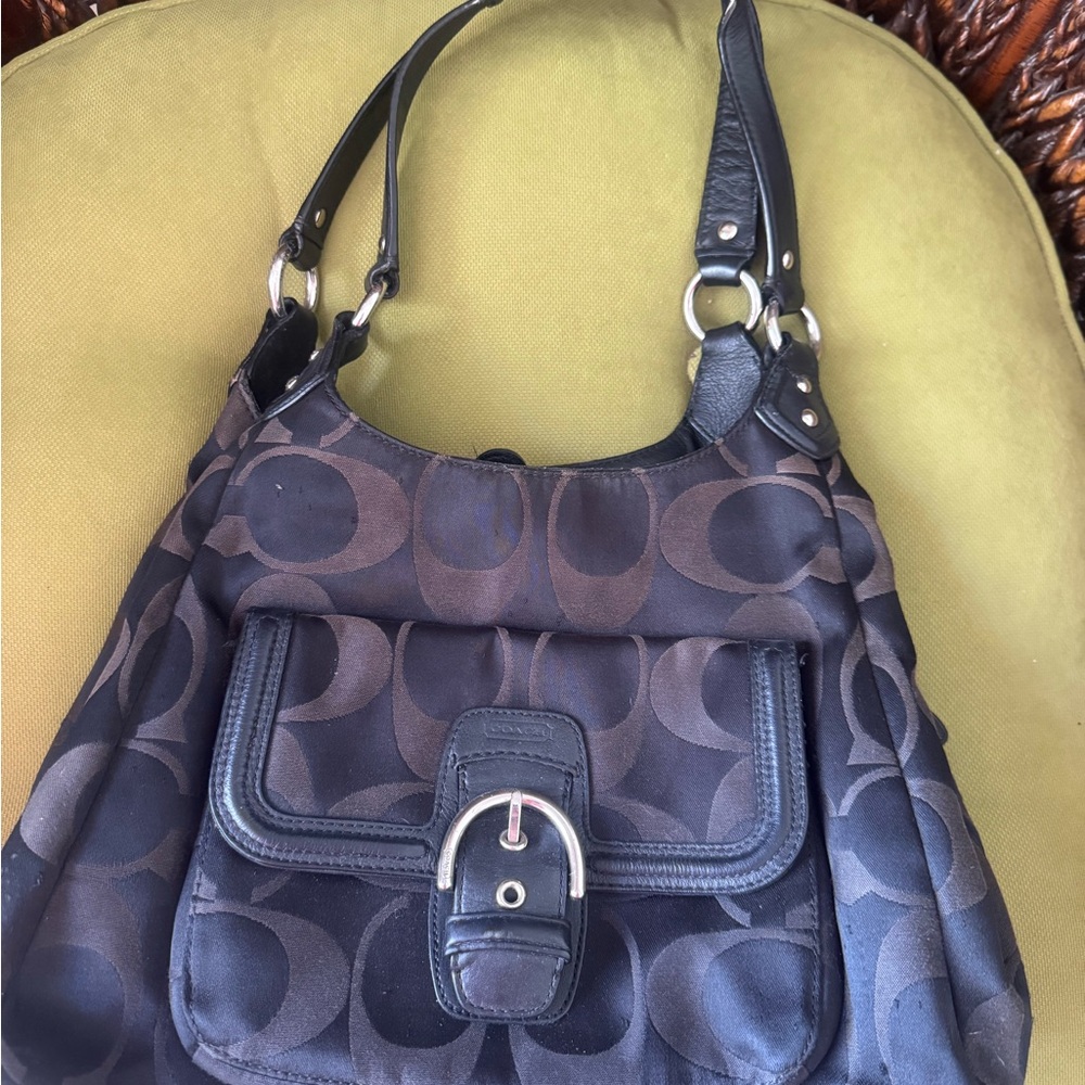 Coach purse with multiple compartments